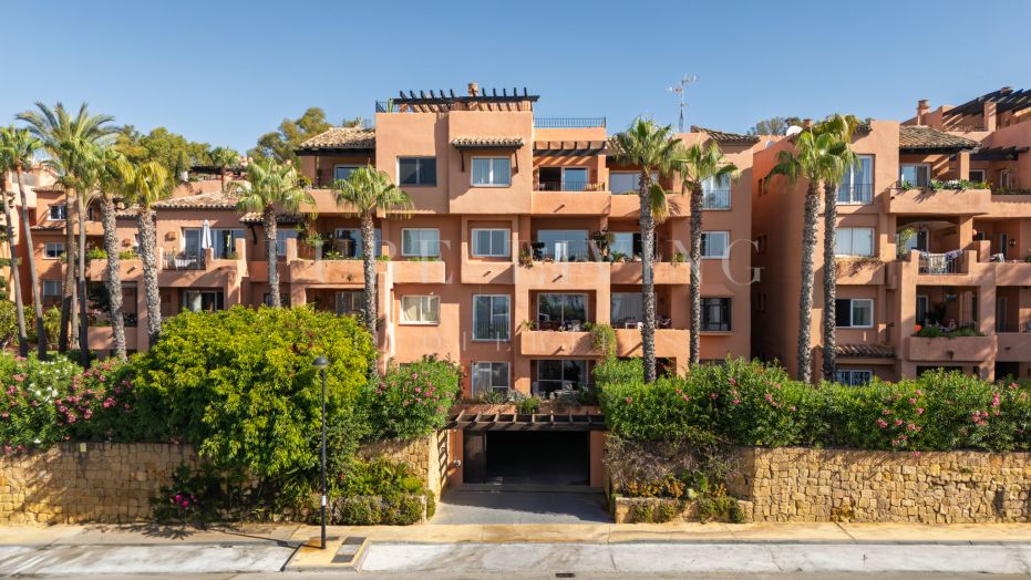 Stylish Mediterranean 2 bedrooms Apartment on Marbella’s Golden Mile – Steps from the Beach