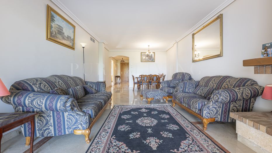 Ground floor apartment with private garden in Palacetes Los Belvederes, Nueva Andalucía