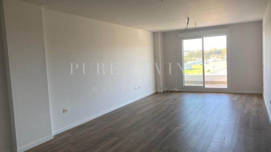 Modern 3-slaapkamer appartement met zeezicht, gelegen in Nueva Andalucia, Marbella