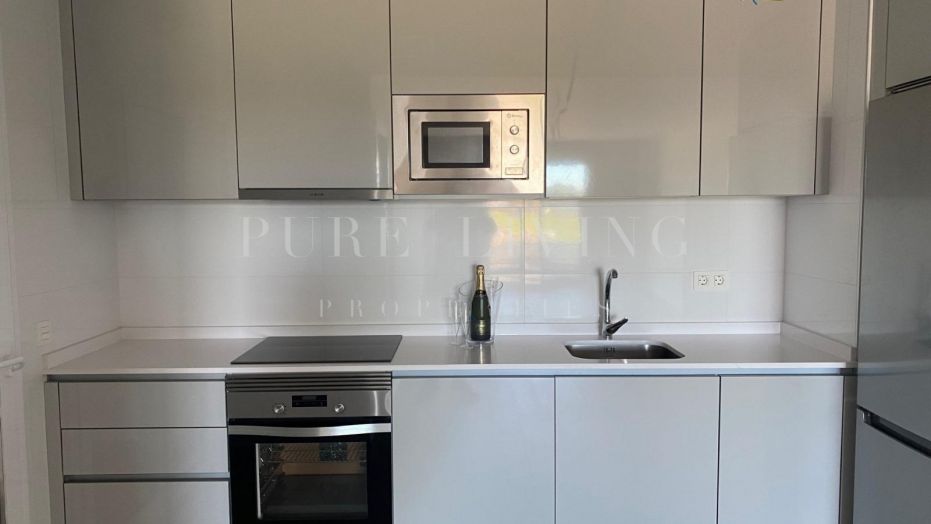 Modern 3-slaapkamer appartement met zeezicht, gelegen in Nueva Andalucia, Marbella