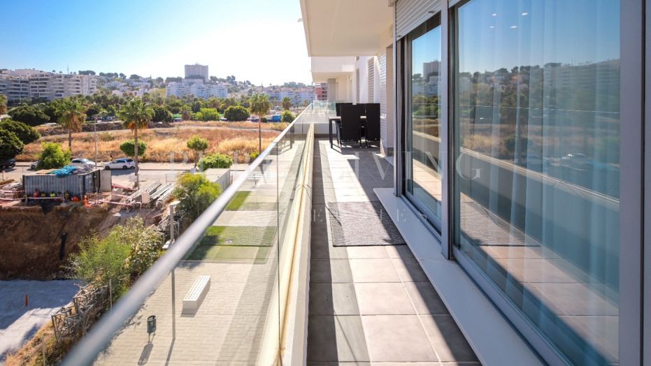 Modern appartement met 3 slaapkamers te koop in Jardines de Guadaiza