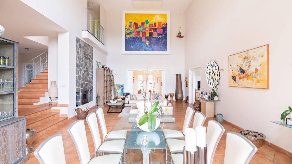 Villa te koop in Sotogrande Alto, rondom een golfbaan