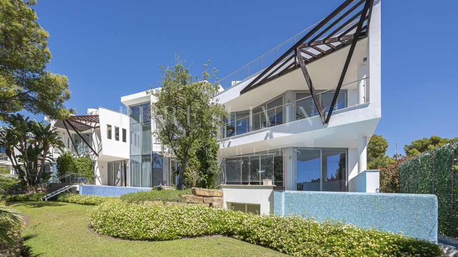 Innovative modern villa for sale in Meisho Hills, Marbella Golden Mile