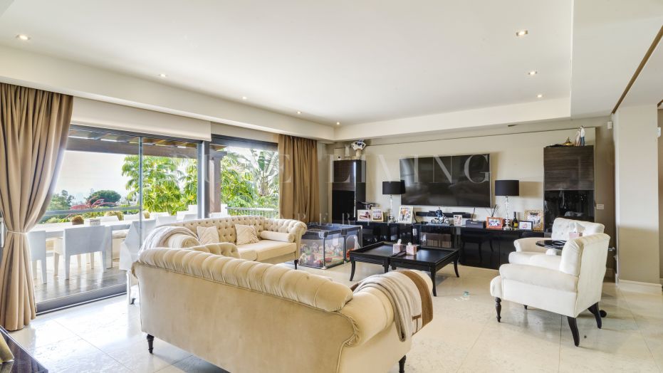 Elegant Five-Bedroom Villa with Sea Views in Las Lomas de Magna Marbella