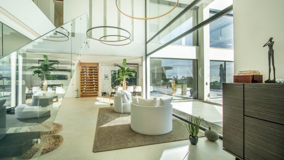 Moderne luxe villa met 5 slaapkamers en panoramisch uitzicht op zee in La Alquería, Benahavís