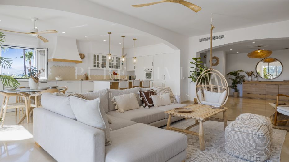 Gerenoveerd appartement met 4 slaapkamers te koop in Park Beach, Estepona