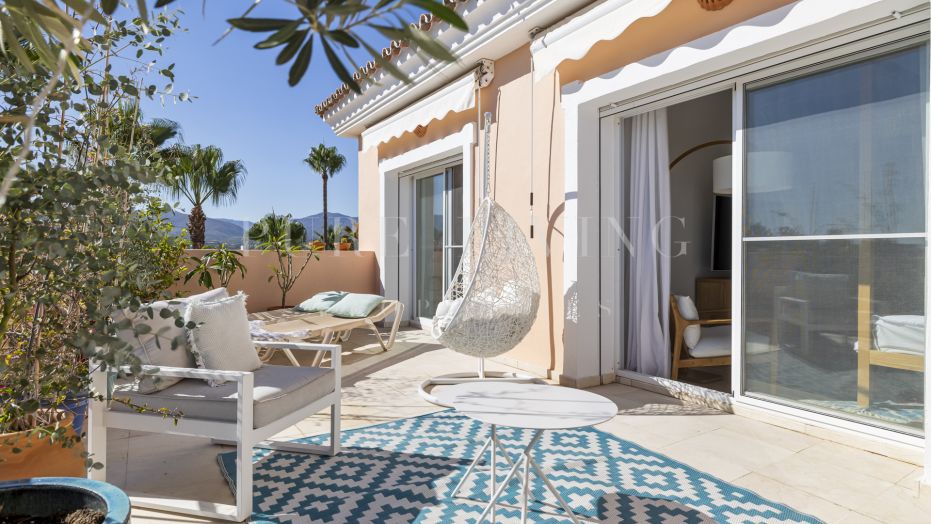 Gerenoveerd appartement met 4 slaapkamers te koop in Park Beach, Estepona