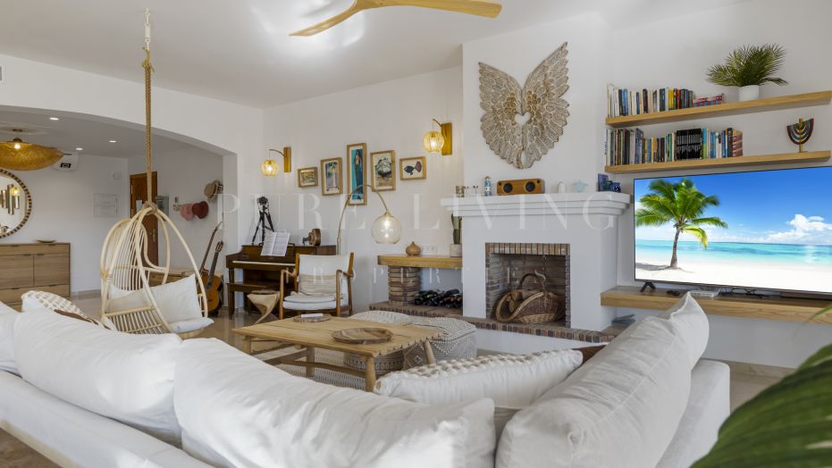 Gerenoveerd appartement met 4 slaapkamers te koop in Park Beach, Estepona