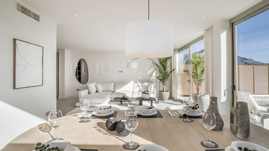 Driekamer Appartement op de Begane Grond met Privézwembad en Panoramisch Uitzicht in Nueva Andalucía