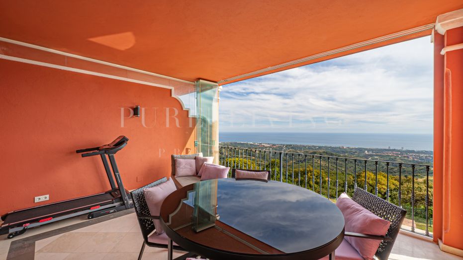 Luxury furnished apartment with panoramic sea views for rent