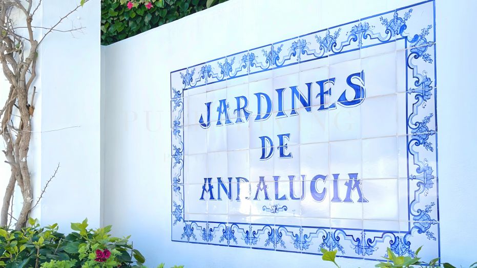 Modern Ground-Floor Apartment with Private Garden in Nueva Andalucía