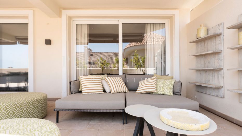 Impressive duplex in Aloha Hill Club for sale