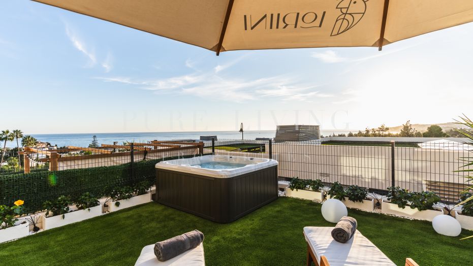 Halfvrijstaande villa met drie slaapkamers en uitzicht op zee en bergen in een exclusief resort in Mijas Costa