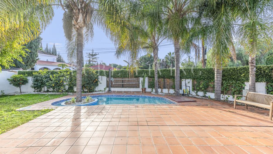 High potential 3 bedroom corner plot villa with private pool located in prime Nagüeles, Marbella Golden Mile