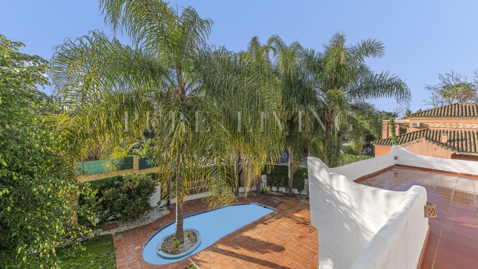 High potential 3 bedroom corner plot villa with private pool located in prime Nagüeles, Marbella Golden Mile