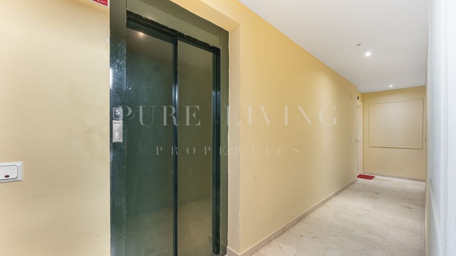 Renovated 4-Bedroom Duplex Penthouse in the Heart of Puerto Banús