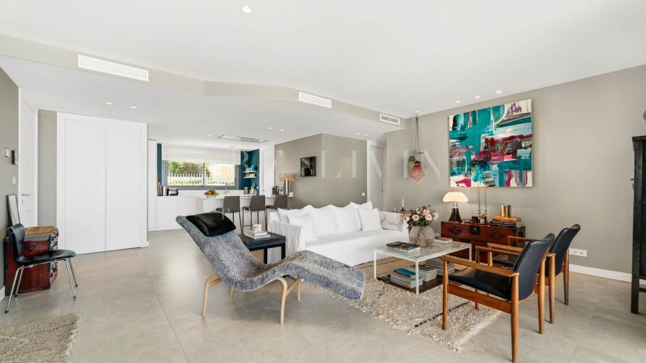 Contemporary Three-Bedroom Apartment with Sea & Sunset Views in Soul Marbella