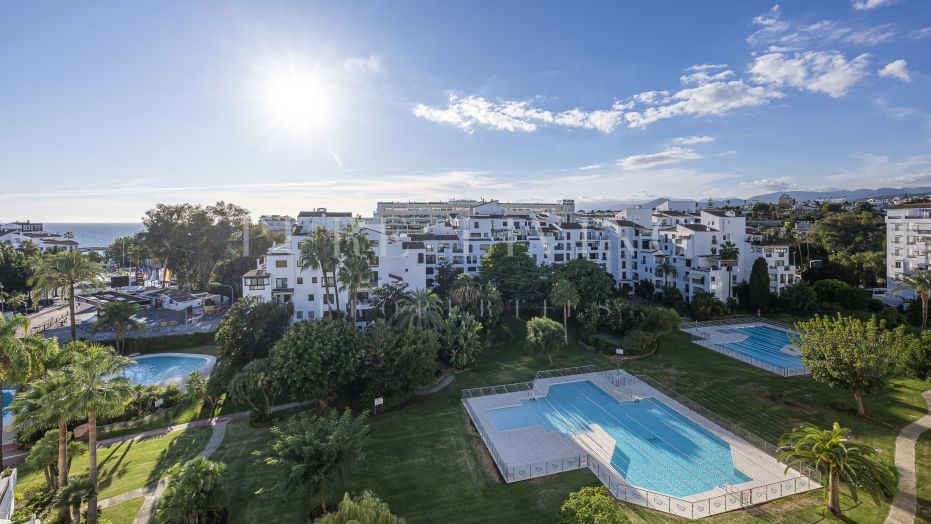 Renovated Duplex Penthouse in Prime Puerto Banús Location