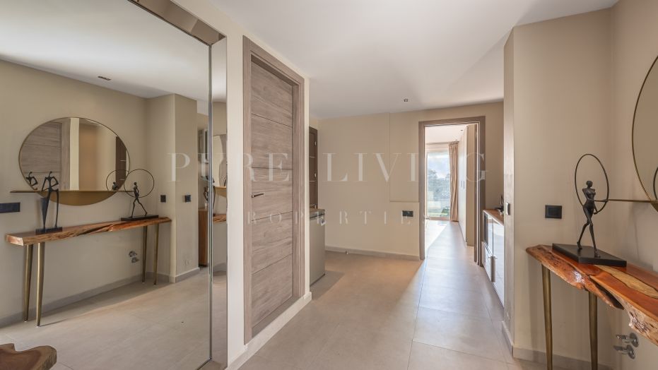 Renovated Duplex Penthouse in Prime Puerto Banús Location