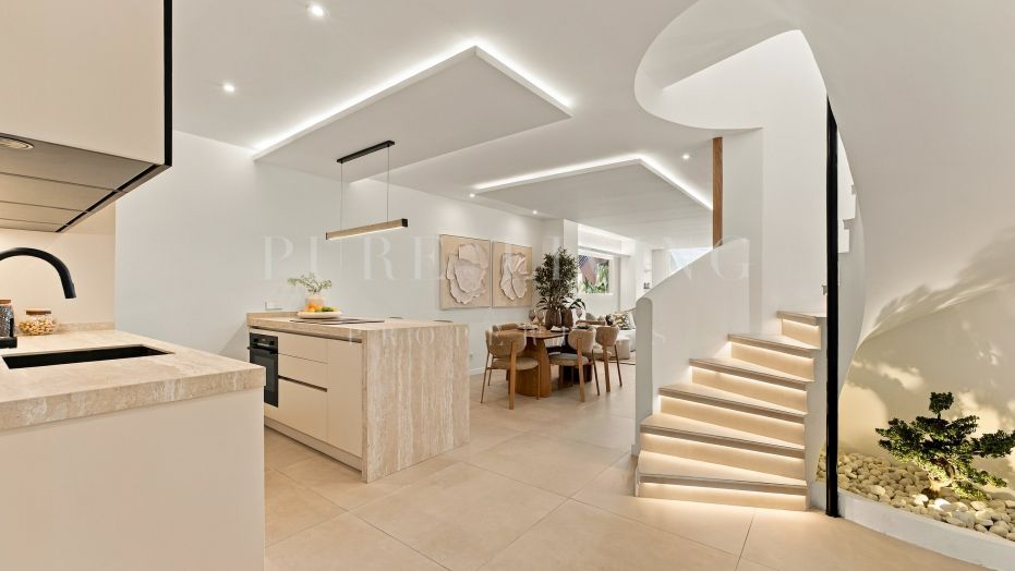 Luxueux penthouse duplex avec terrasse privée sur le toit et jacuzzi, dans un emplacement privilégié de Nueva Andalucía