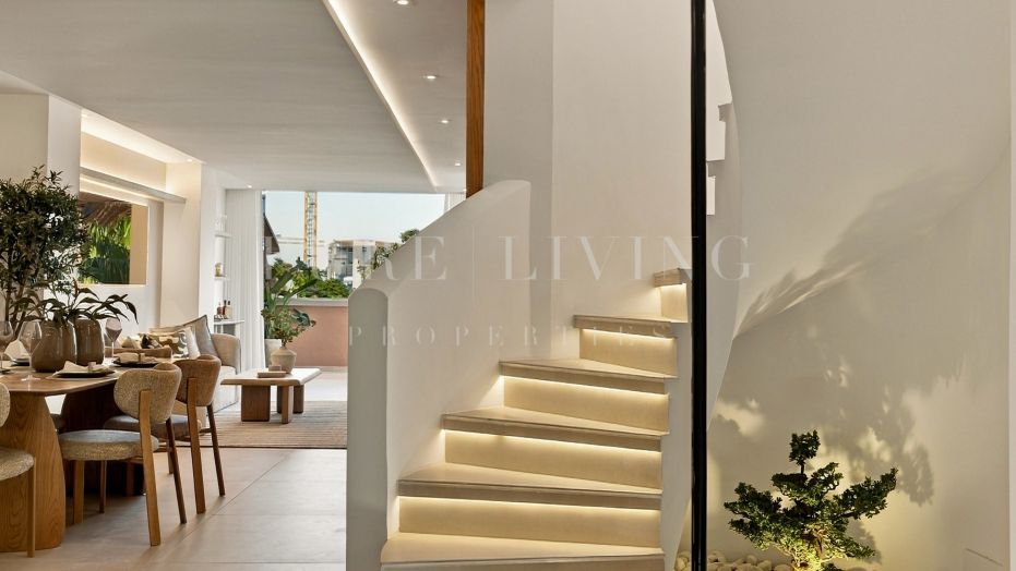 Luxueux penthouse duplex avec terrasse privée sur le toit et jacuzzi, dans un emplacement privilégié de Nueva Andalucía