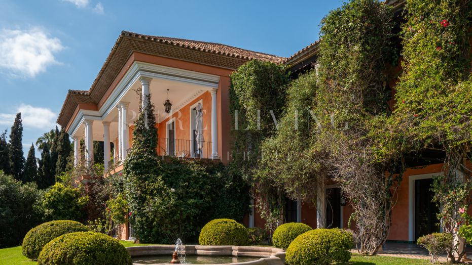 Een betoverende residentie in Andalusische stijl met Moorse invloeden, gelegen in Nagüeles aan Marbella’s prestigieuze Golden Mile.
