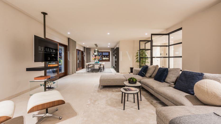 Luxurious four bedroom duplex penthouse in Lomas del Rey, Marbella Golden Mile