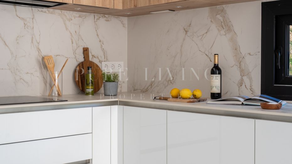 Modern villa with walking distance to amenities.