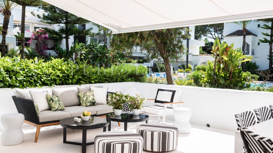 Stylish ground floor apartment in Alhambra del Mar