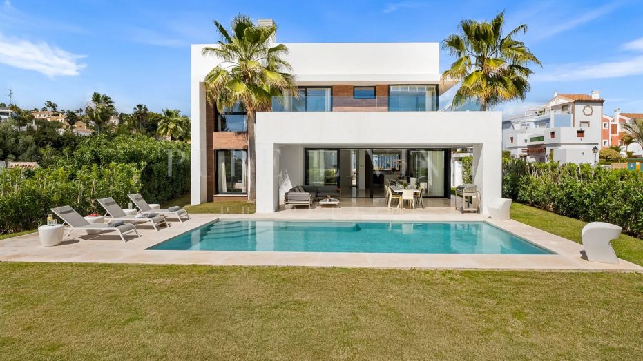 Villa voor korte termijn huur in El Paraiso, Estepona Oost