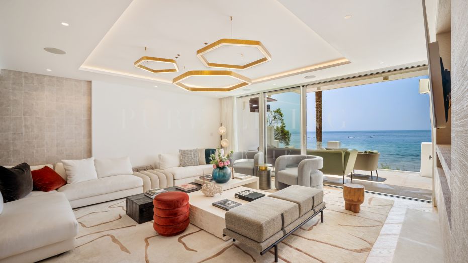 Ático dúplex de 4 dormitorios en primera línea de playa con piscina privada