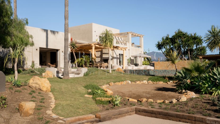 Retraite côtière spacieuse avec cinq chambres et vue imprenable sur la mer à Selwo