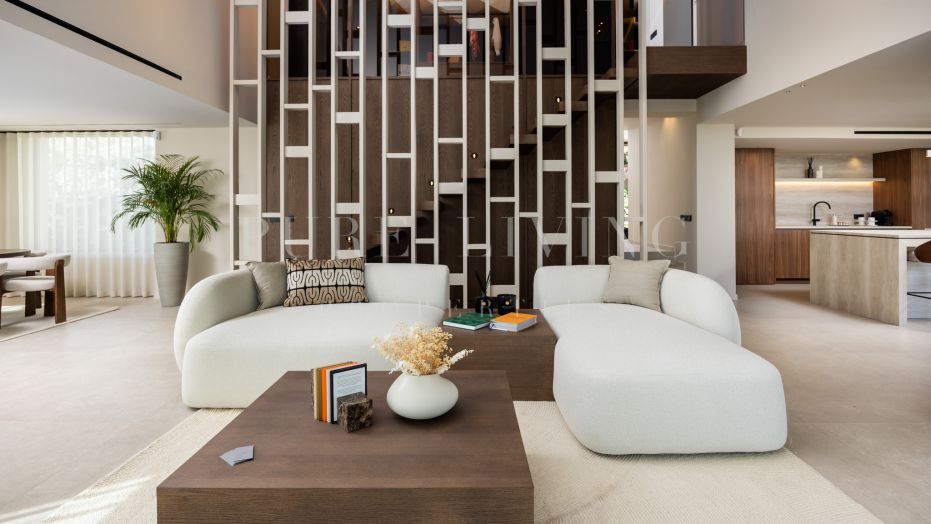 Élégance Tropicale Contemporaine au Cœur de la Vallée du Golf de Nueva Andalucía