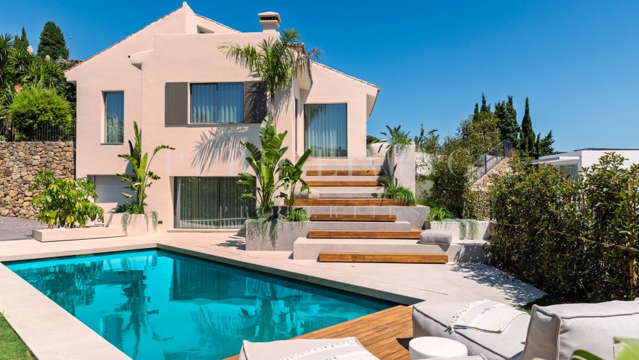 Modern Tropical Elegance in the Heart of Nueva Andalucía’s Golf Valley
