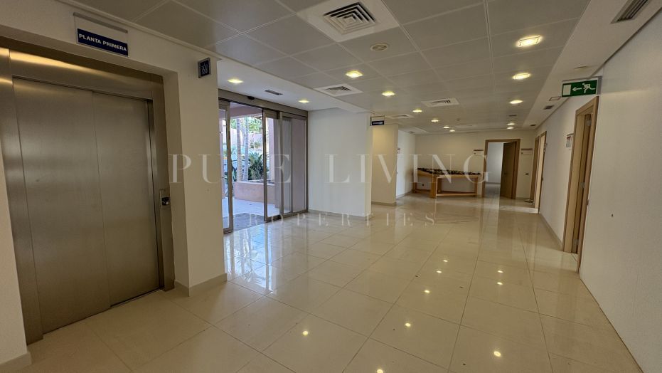 Mansion Club Service Center – Elegant Four-Storey Building in the Exclusive Mansion Club Enclave