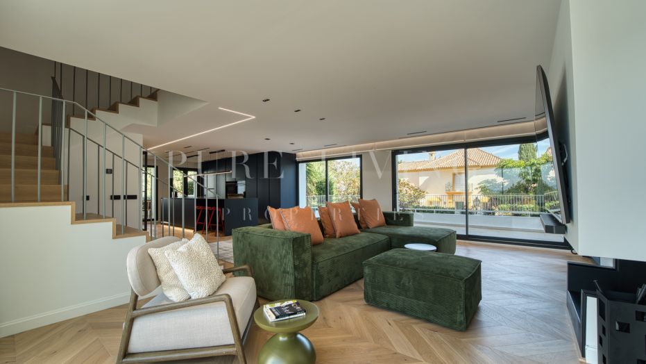 Refined 3-Bedroom Duplex with Premium Finishes in Río Real’s Birdie Club