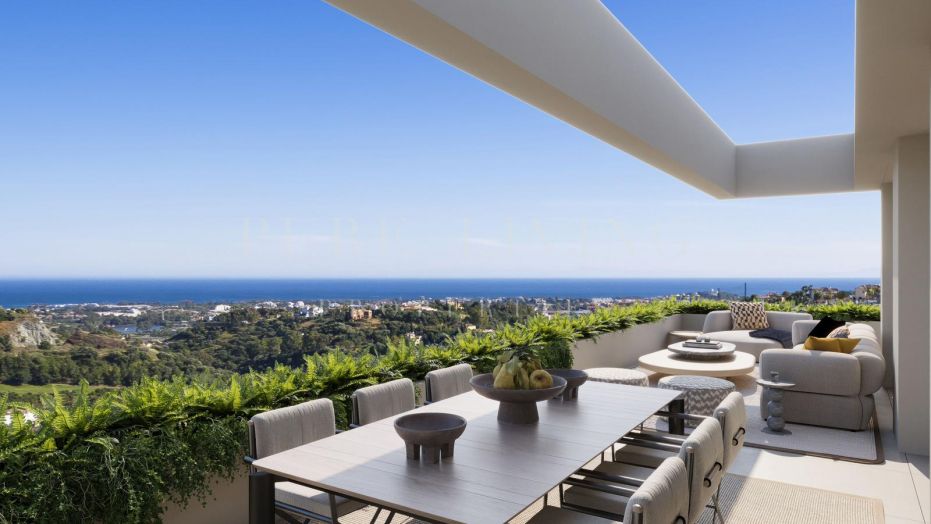 Contemporary 2 bedroom frontline golf apartment with breathtaking sea views, located in Calanova Golf