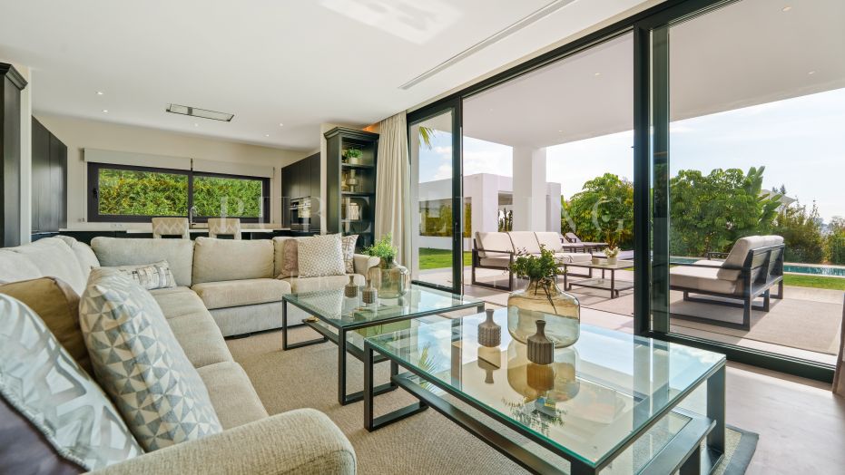 Contemporary Residence in a Privileged Setting