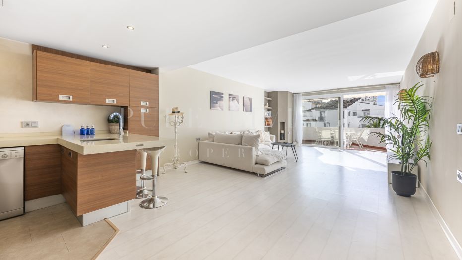 Three bedroom apartment for sale in the heart of Puerto Banus