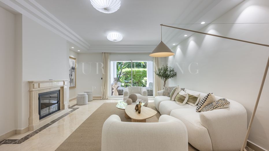 Een ruim appartement met twee slaapkamers op de begane grond in Montebello Hills, Lomas de Marbella Club