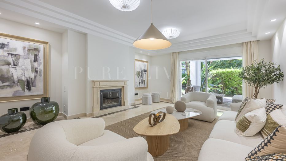 Een ruim appartement met twee slaapkamers op de begane grond in Montebello Hills, Lomas de Marbella Club