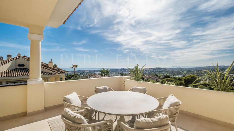 Uitzonderlijk Duplex Penthouse met 4 Slaapkamers en Panoramisch Zeezicht in Aloha Park