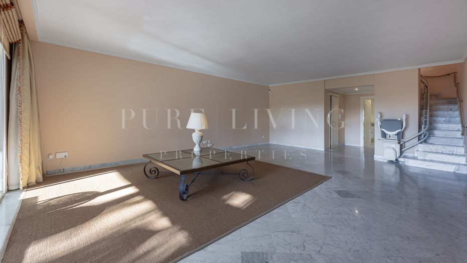 Duplex-penthouse met drie slaapkamers in Marina Puente Romano te koop