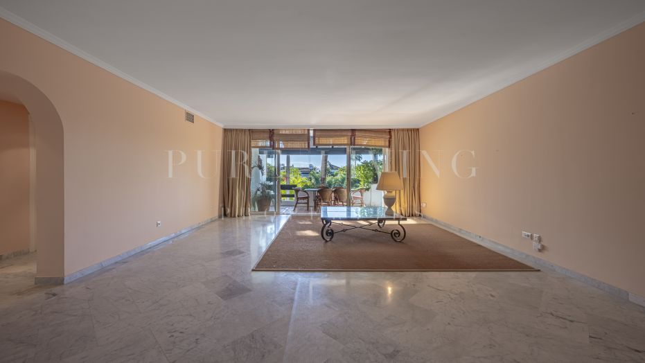 Duplex-penthouse met drie slaapkamers in Marina Puente Romano te koop