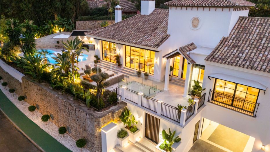 Uitzonderlijke villa aan de golfbaan met panoramisch bergzicht in El Herrojo Alto