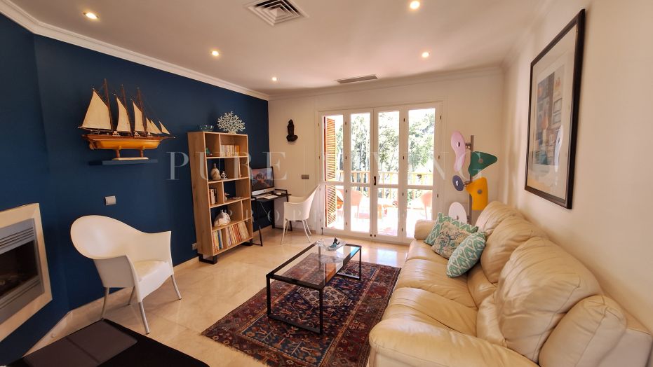 Penthouse d’une chambre situé dans une résidence sécurisée dans la Golf Valley de Nueva Andalucía.