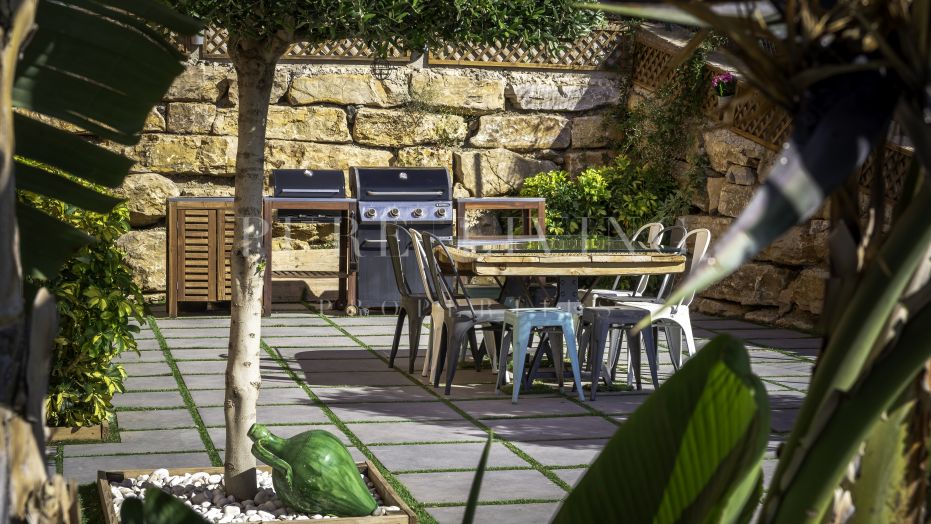 Stadswoning in El Paraiso met zeezicht