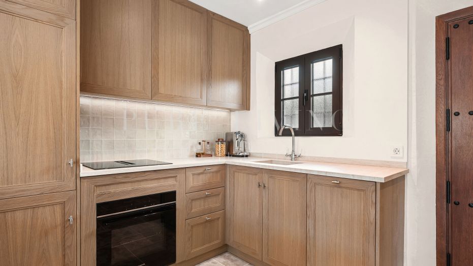 Verfijnde herenhuis met 2 slaapkamers en een betoverend uitzicht op de bergen, gelegen in El Naranjal