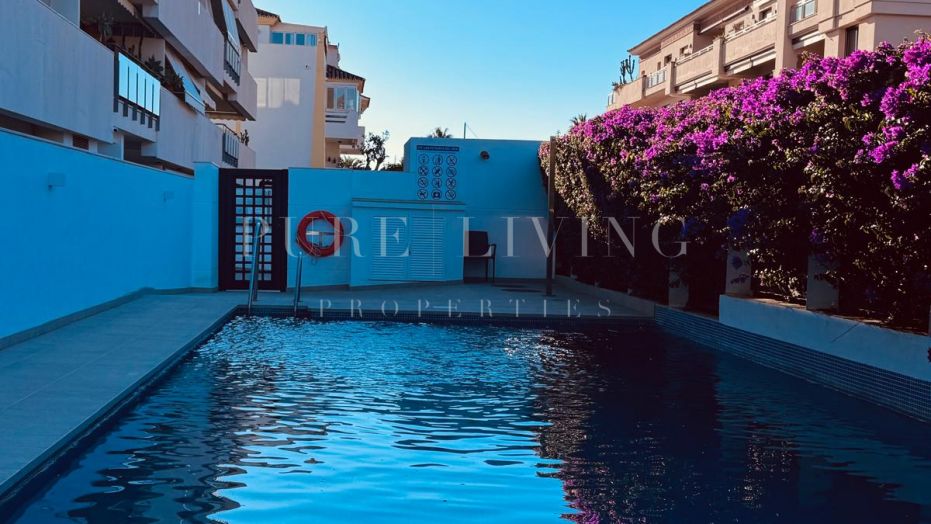 Magnifique appartement rénové de 2 chambres situé au rez-de-chaussée, dans le quartier de Nueva Alcántara.