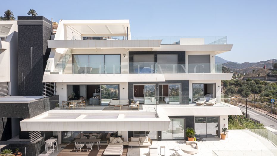 Ruim appartement op de middelste verdieping met zeezicht in BUY Hills.